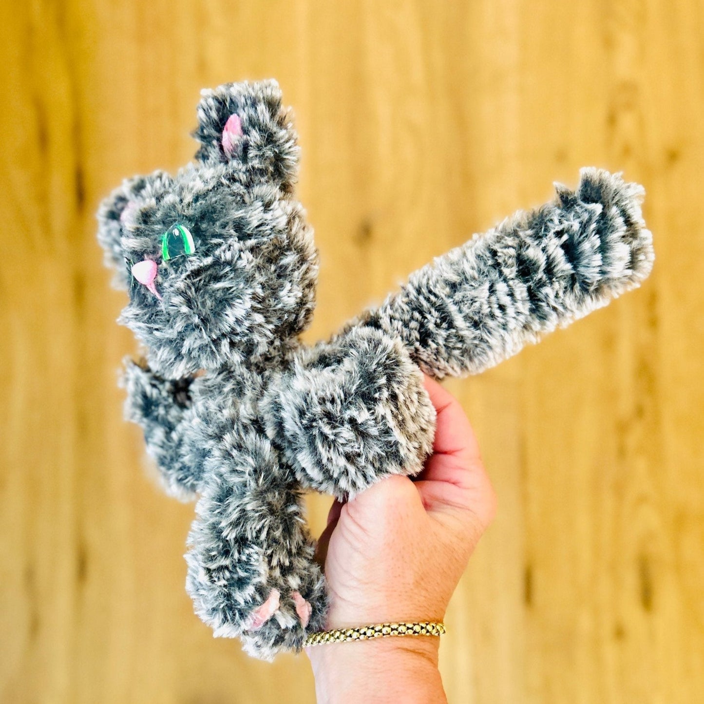 Crochet Fluffy Kitty Hugger Pattern : Adorable Amigurumi