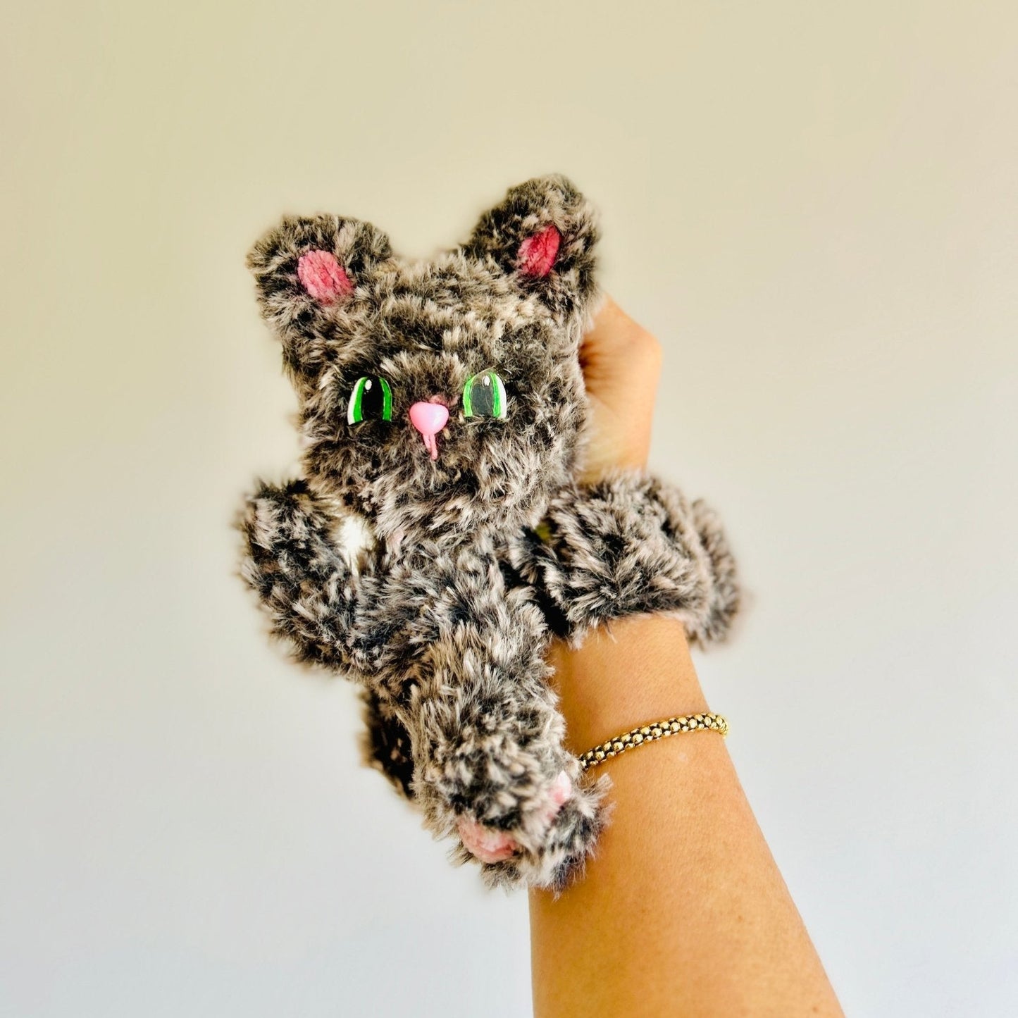 Crochet Fluffy Kitty Hugger Pattern : Adorable Amigurumi