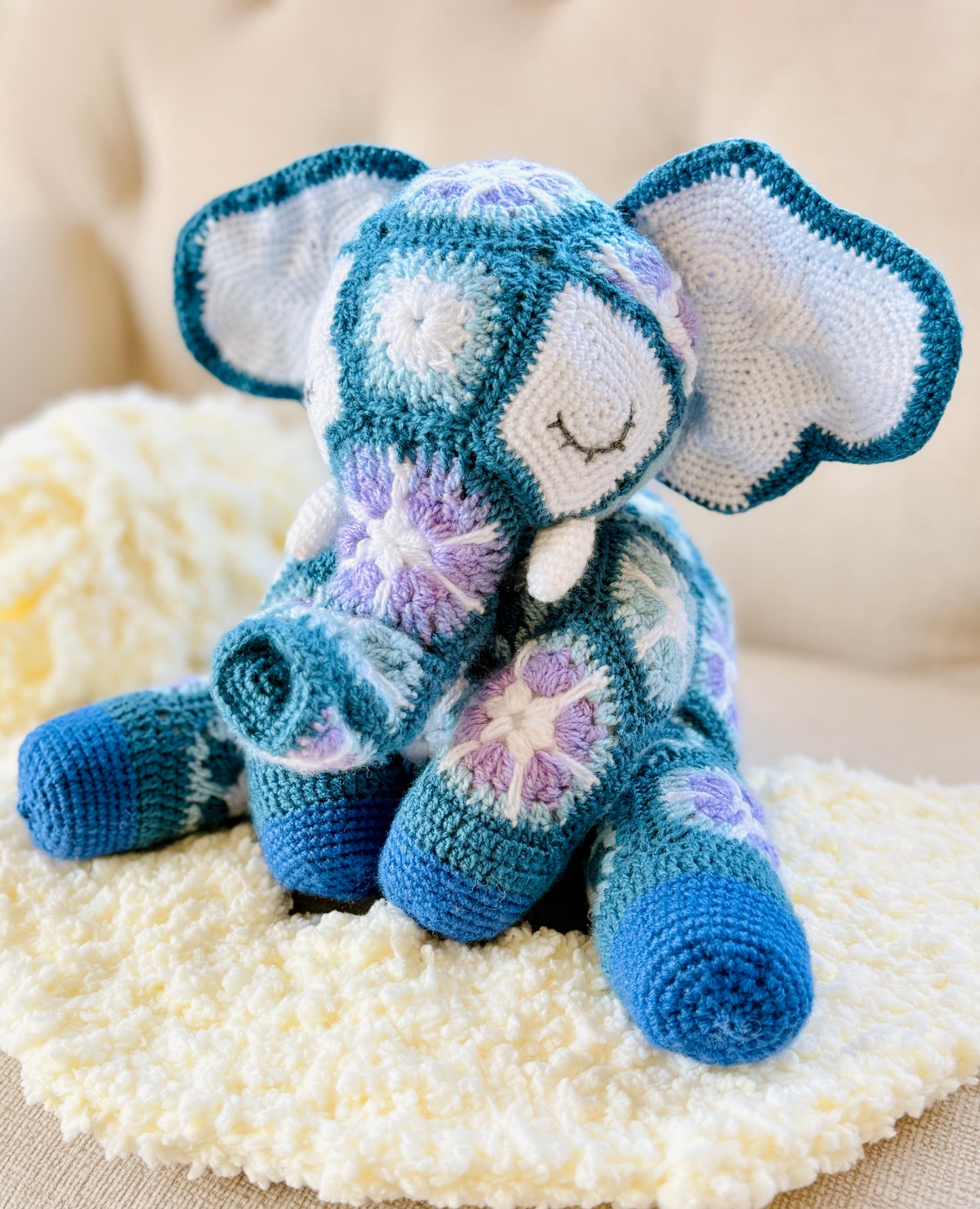 Elephant African flowers Crochet Pattern