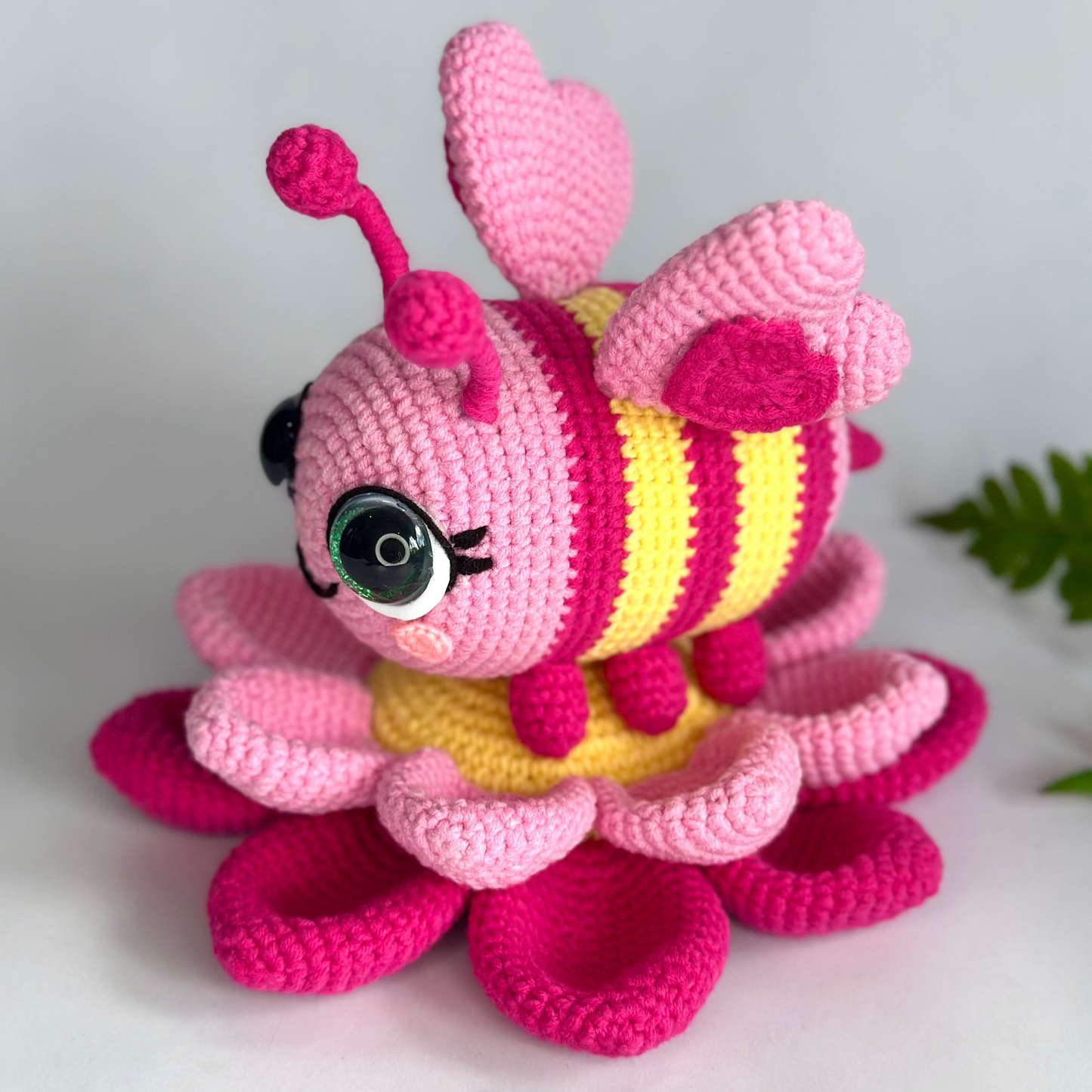 Valentine’s LoveBee Crochet Pattern