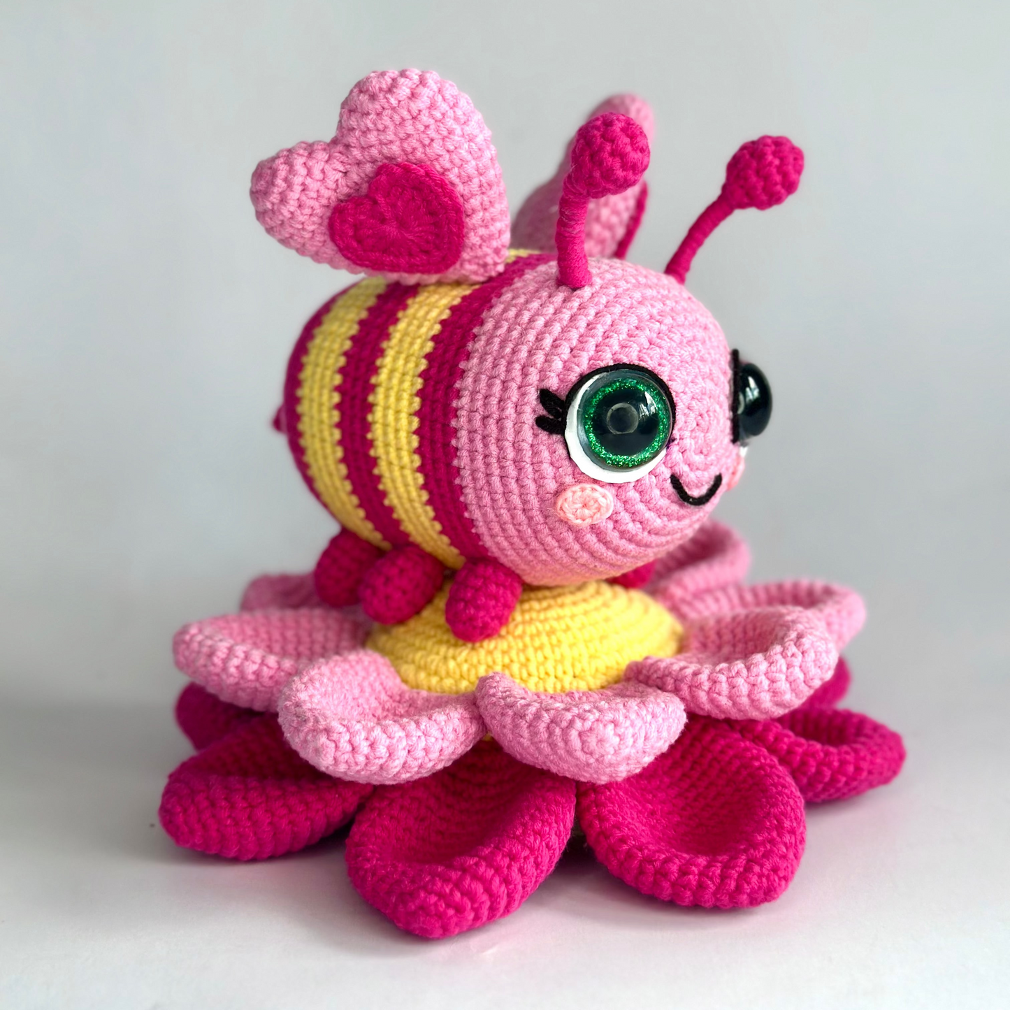 Valentine’s LoveBee Crochet Pattern